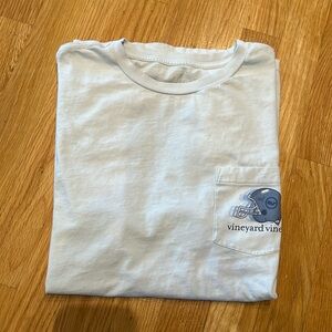 Vineyard Vines men’s medium pocket tee.
